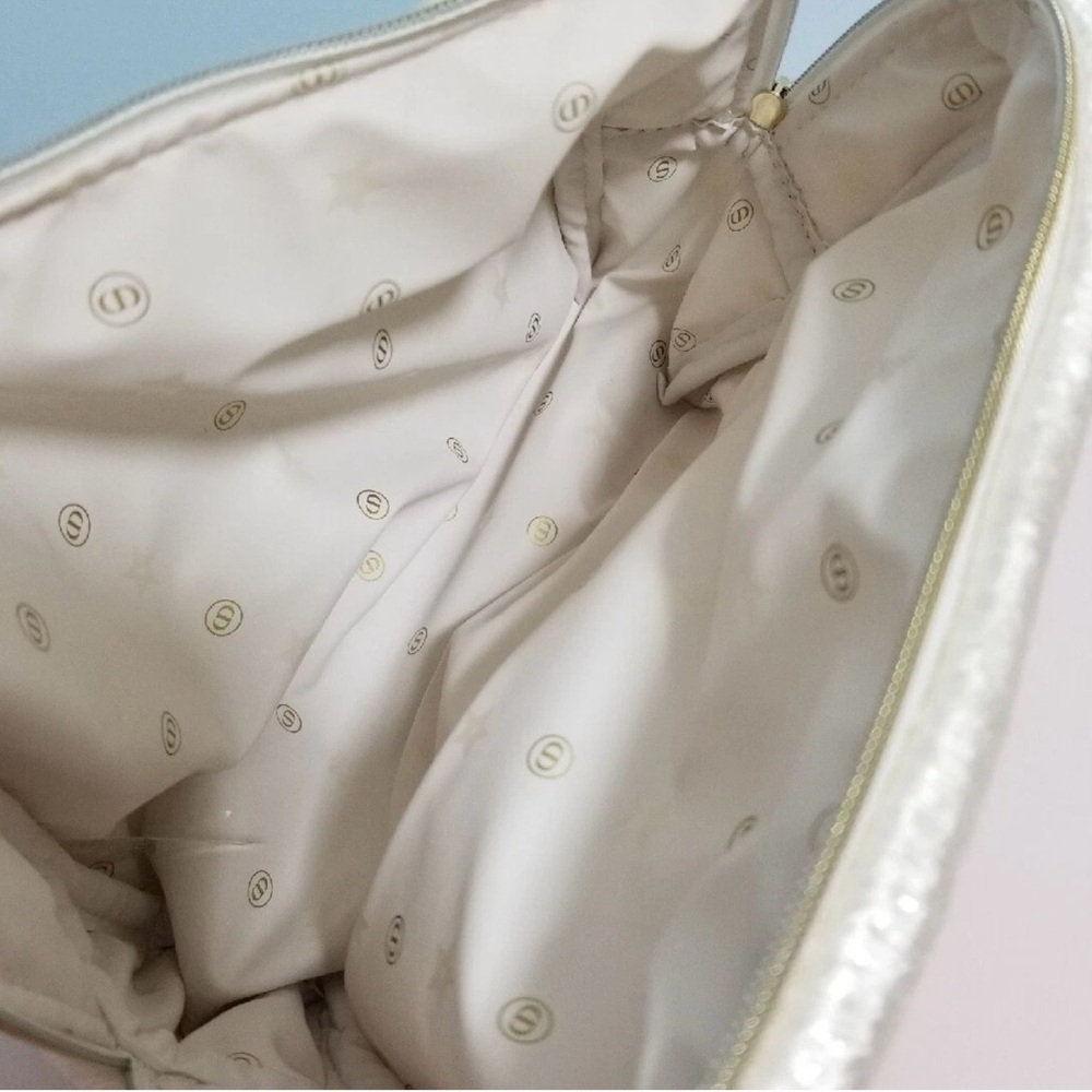 Dior White Velvet Cosmetic Bag with Gold Logo - Picture 4 of 7